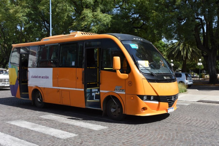 Licitan 100 cubiertas para los minibuses.