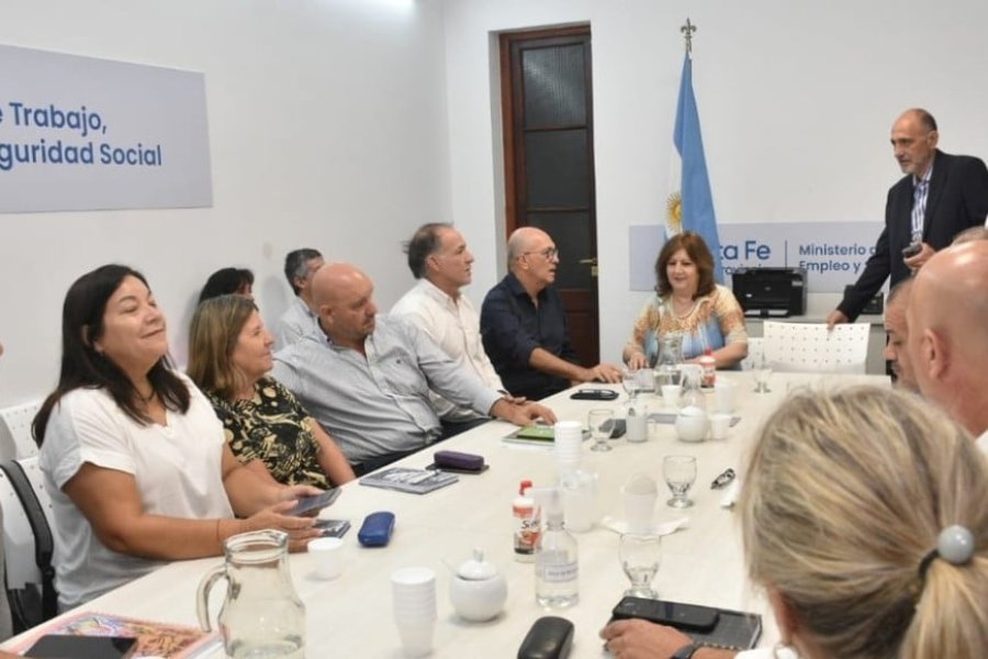 Tambi&eacute;n se llev&oacute; a cabo el encuentro con los representantes gremiales docentes. Cr&eacute;dito: Flavio Raina