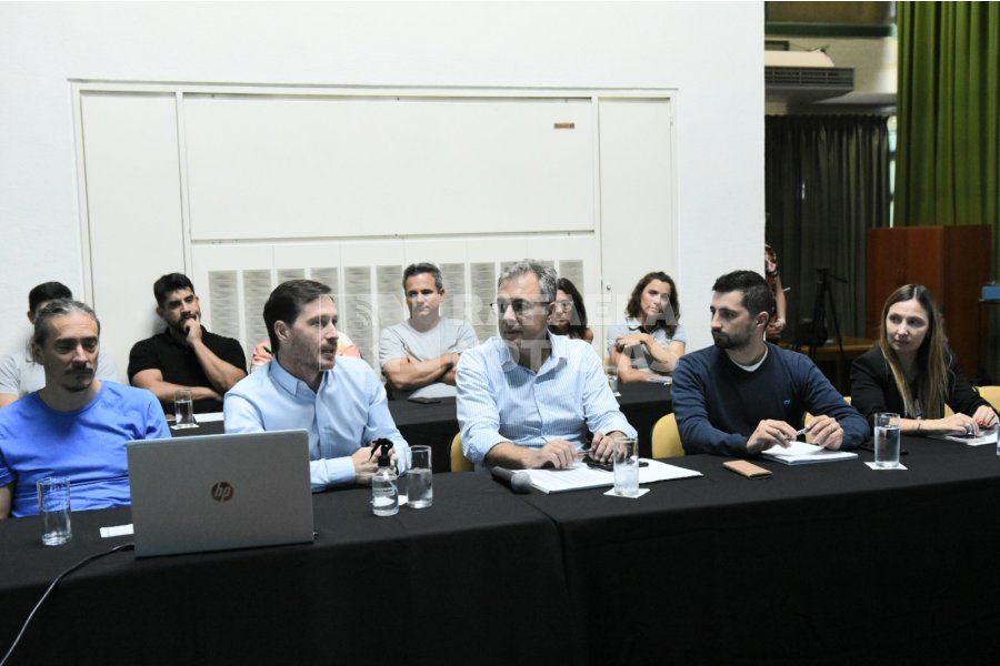 Juan Lagrutta, hablando durante el encuentro.