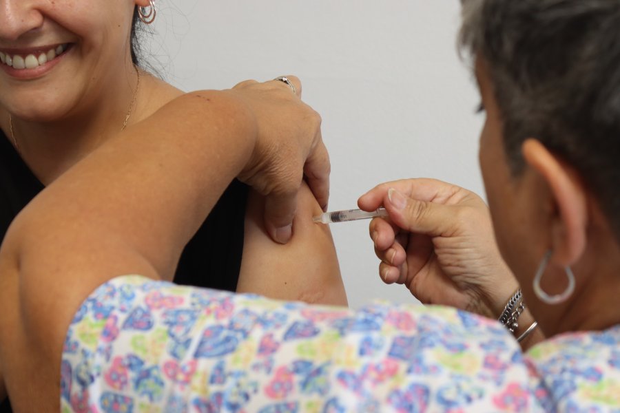 La vacunaci&oacute;n comienza este jueves 21 con el personal de salud