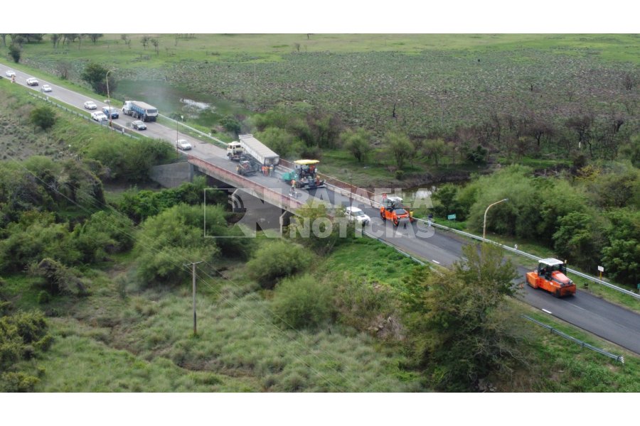 Repavimentaci&oacute;n del puente sobre Las Prusianas.