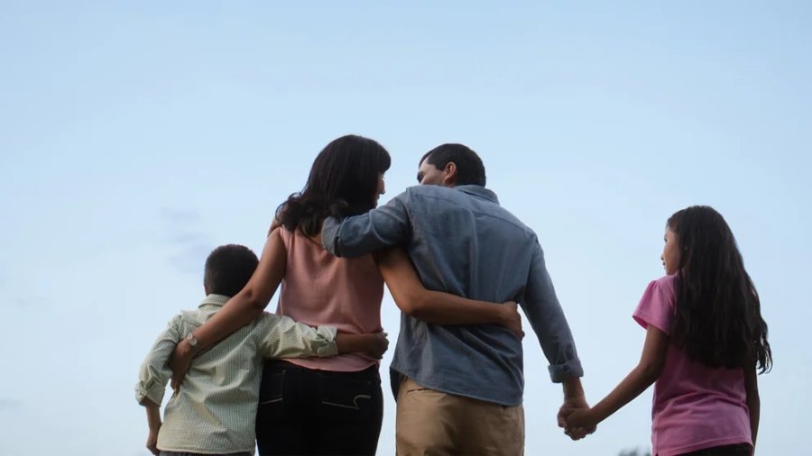 Aunque el concepto de familia se transform&oacute; con el paso del tiempo, este v&iacute;nculo sigue siendo un estandarte fundamental para la educaci&oacute;n y para los planos econ&oacute;mico y demogr&aacute;fico.