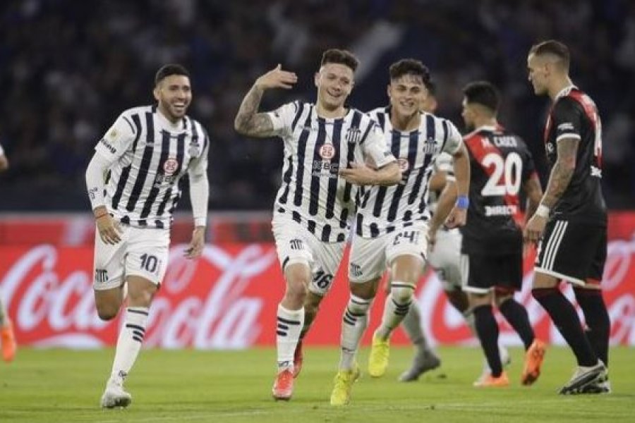 TALLERES LE GAN&Oacute; A RIVER. GARRO CELEBRA UNO DE SUS GOLES