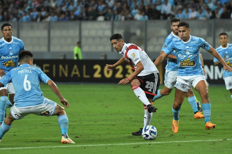 RIVER IGUAL&Oacute; CON SPORTING CRISTAL