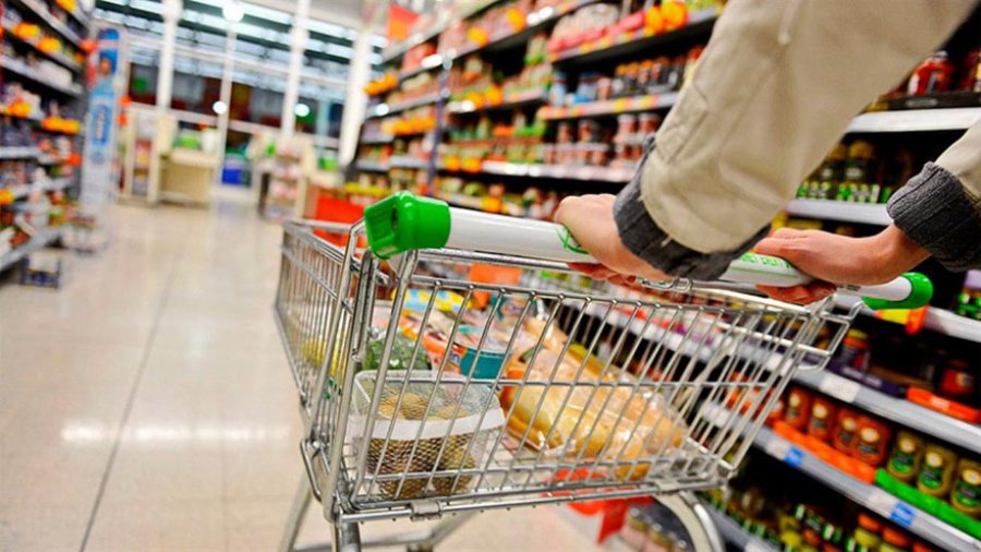 Crisis profunda: muchos argentinos ya se endeudan para comprar alimentos y medicamentos.
