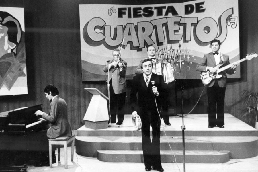 Carlitos Rol&aacute;n, en el programa &uml;Fiesta de Cuartetos&uml;, en los estudios de Canal 12. (La Voz / Archivo)