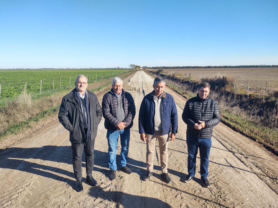 Calvo junto a su par Rub&eacute;n Pirola, el presidente comunal de Aurelia, Roberto Morel, y el presidente comunal de Pilar, Diego Vargas.