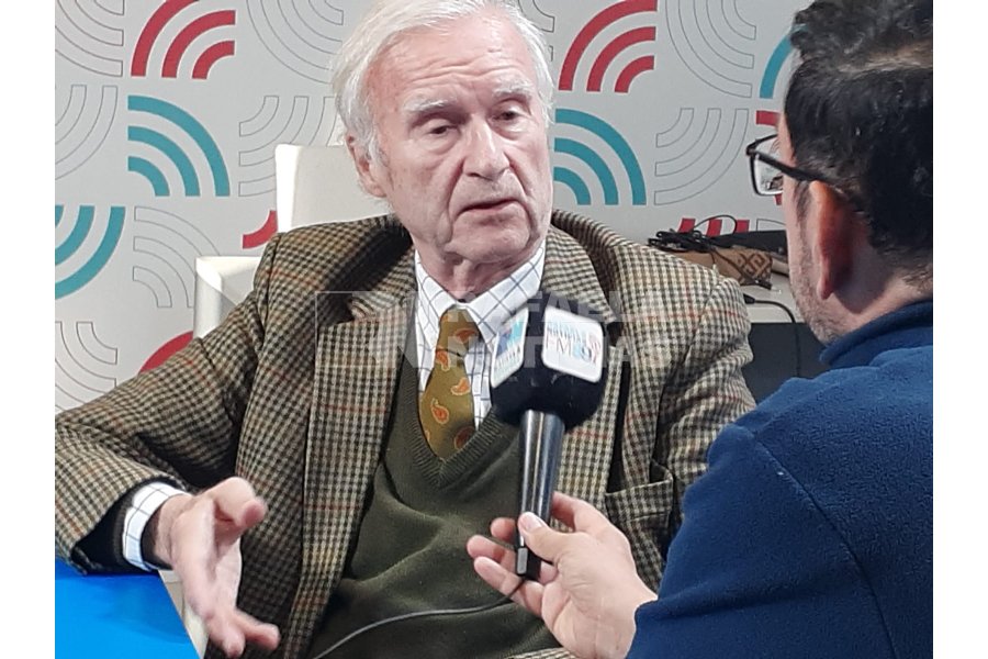 Embajador retirado Juan Eduardo Fleming.