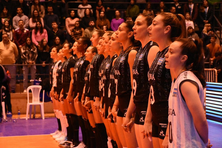 LAS PANTERAS JUGARON EN EL COLISEO DEL SUR ANTE CUBA