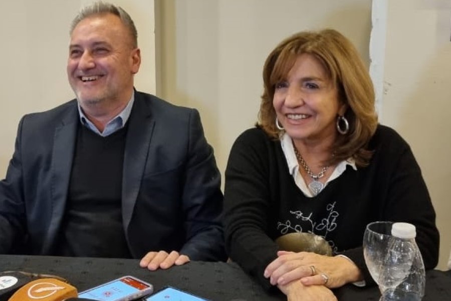 Lewandowski y Frana durante una conferencia de prensa en Rafaela