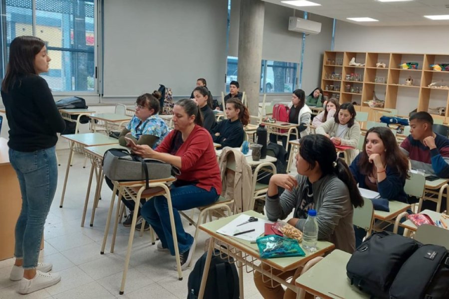 Estudiantes de la Sede Reconquista compartiendo uno de los Talleres sobre t&eacute;cnicas de estudio. Foto: Gentileza UCSF