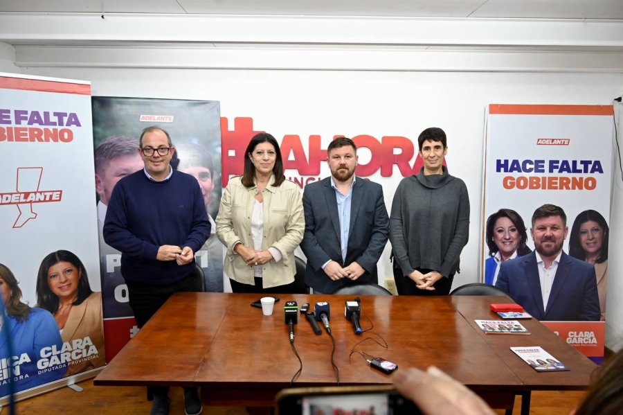 Ambort en Sunchales, junto a los precandidatos Ochat y Pinotti.