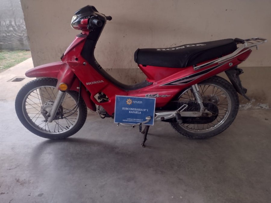 Moto robada en Av. Santa Fe y Sargento Cabral.