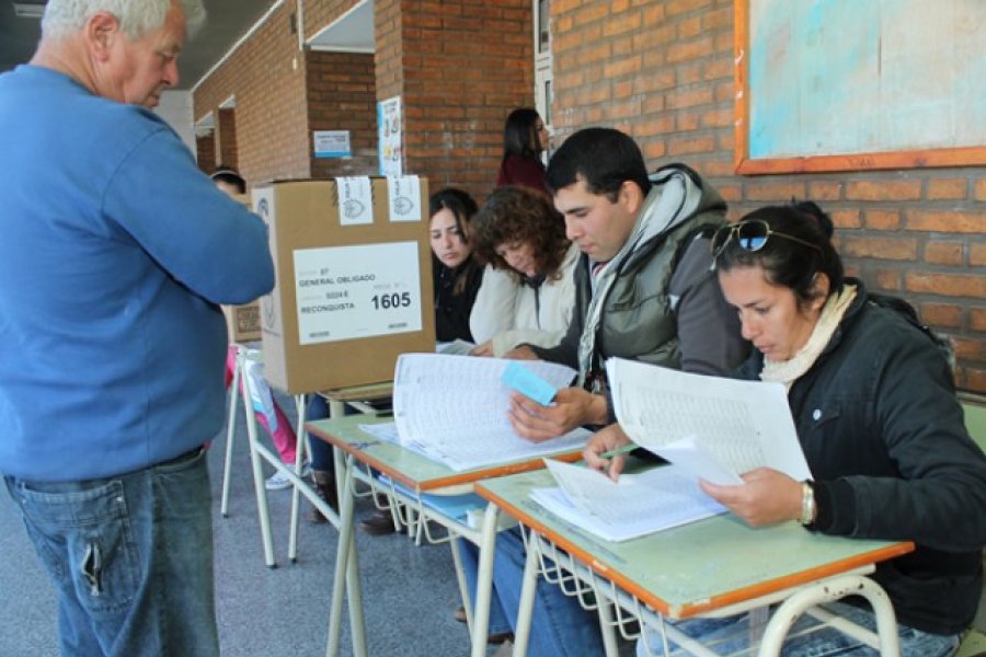 La Secretar&iacute;a Electoral tiene que cubrir 20.000 vacantes para autoridades de mesa.