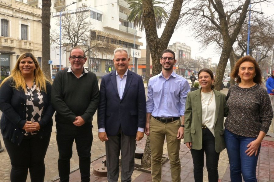 (de Izquierda a derecha): LISTA ADELANTE. Lorena Adorati, Ale Ambort, Pablo Far&iacute;as, &acute;Gisel Mahmud, Mat&iacute;as Mart&iacute;nez Sella y Marcela Kloster