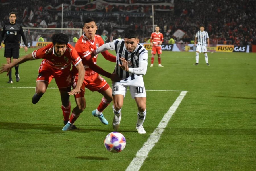 TALLERES DE C&Oacute;RDOBA ELIMIN&Oacute; A RIVER DE LA COPA ARGENTINA