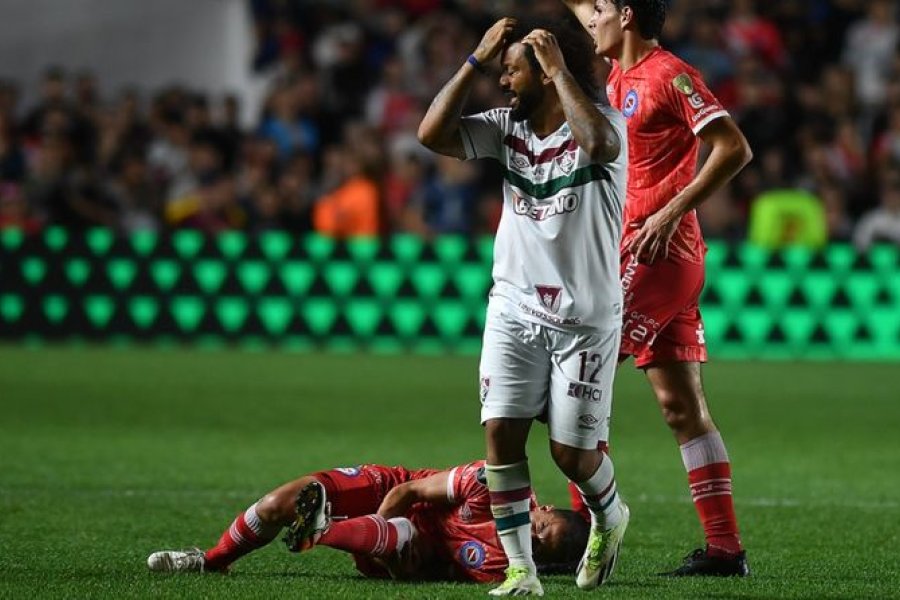 LUCIANO S&Aacute;NCHEZ EN EL SUELO, MARCELO SE LAMENTA
