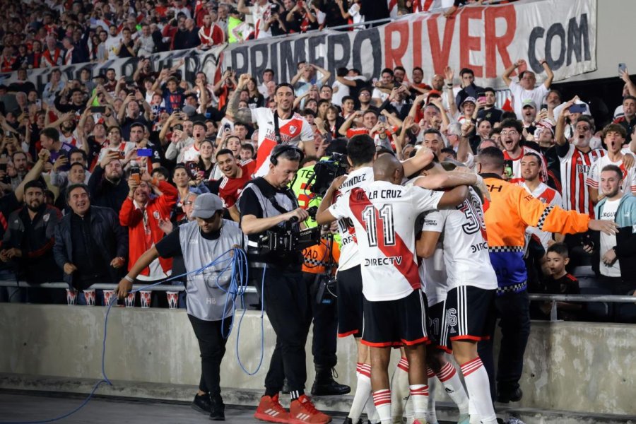 RIVER FESTEJA EL TRIUNFO ANTE INTER DE PORTO ALEGRE