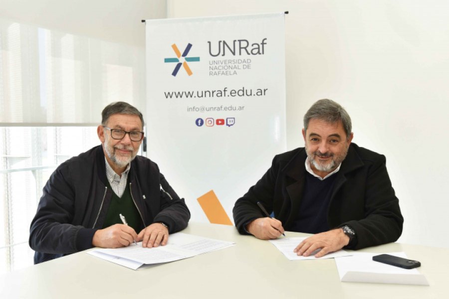 Asc&uacute;a y Laorden durante la firma del convenio. Foto: Prensa UNRaf