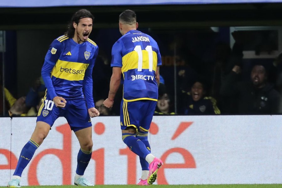 FESTEJO DE GOL. CAVANI CELEBRA SU PRIMERA CONQUISTA CON LA CAMISETA DE BOCA