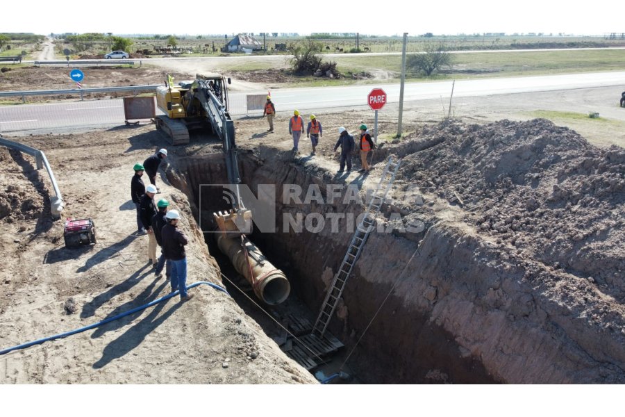 El &uacute;ltimo ca&ntilde;o del acueducto se tendi&oacute; para cruzar la autov&iacute;a 19, en Ang&eacute;lica. Fue en octubre del a&ntilde;o pasado.