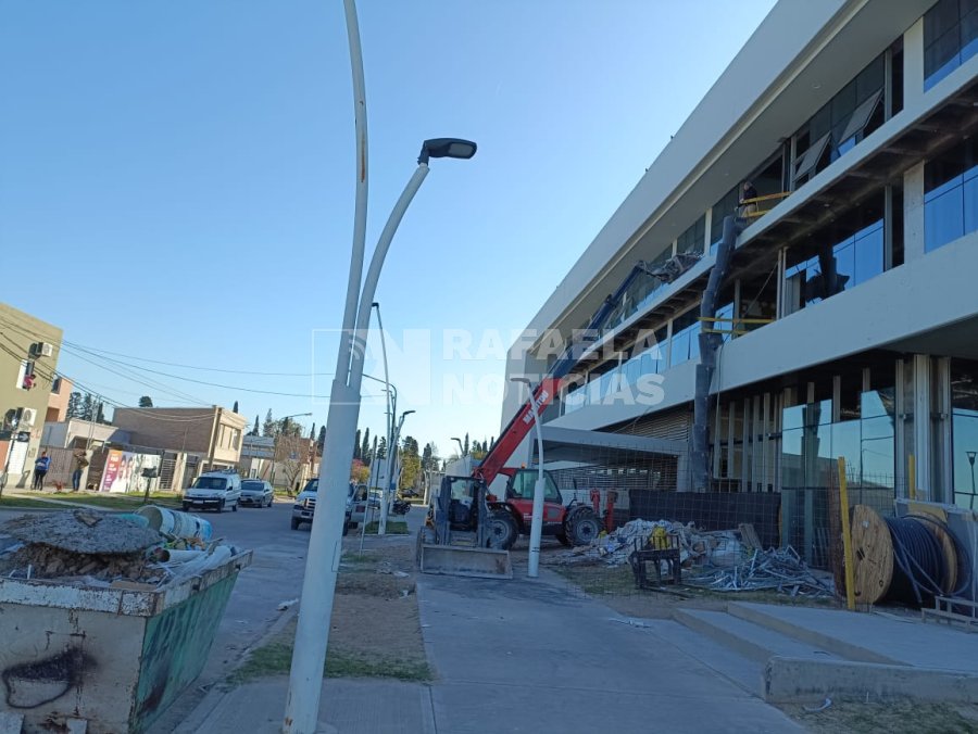 Paralelamente, avanza a buen ritmo la construcci&oacute;n del edificio.