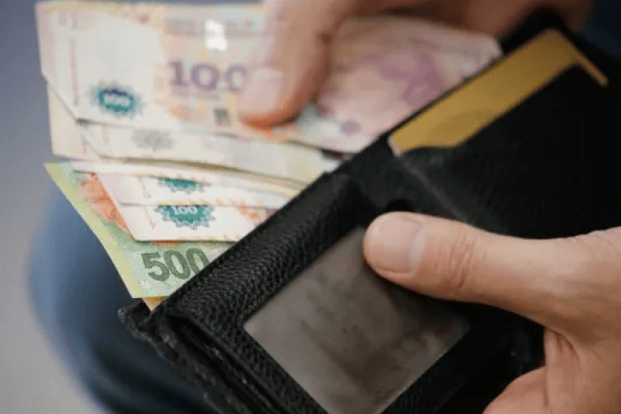Un informe del INDEC se&ntilde;al&oacute; que en octubre de 2024 los salarios de los trabajadores formales crecieron un 4 % en el sector privado.