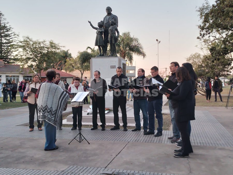 Actuaci&oacute;n del coro "<b>Coral Tiempo</b>" bajo la direcci&oacute;n de Susana Bruno.