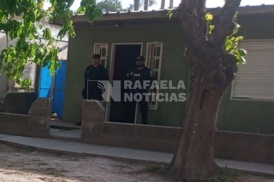 El allanamiento permiti&oacute; secuestrar 40 envoltorios de Coca&iacute;na y una balanza de precisi&oacute;n as&iacute; como tambi&eacute;n, una planta de Marihuana.
