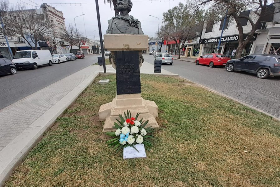El busto fue inaugurado en 1932.