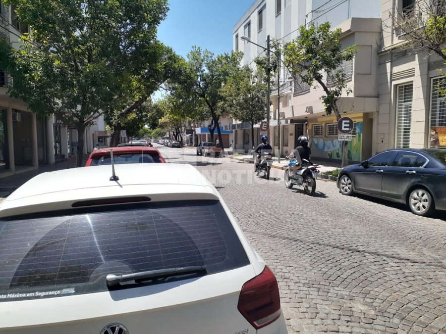 Agentes de la Guardia Urbana patrullando las inmediaciones del lugar del hecho.