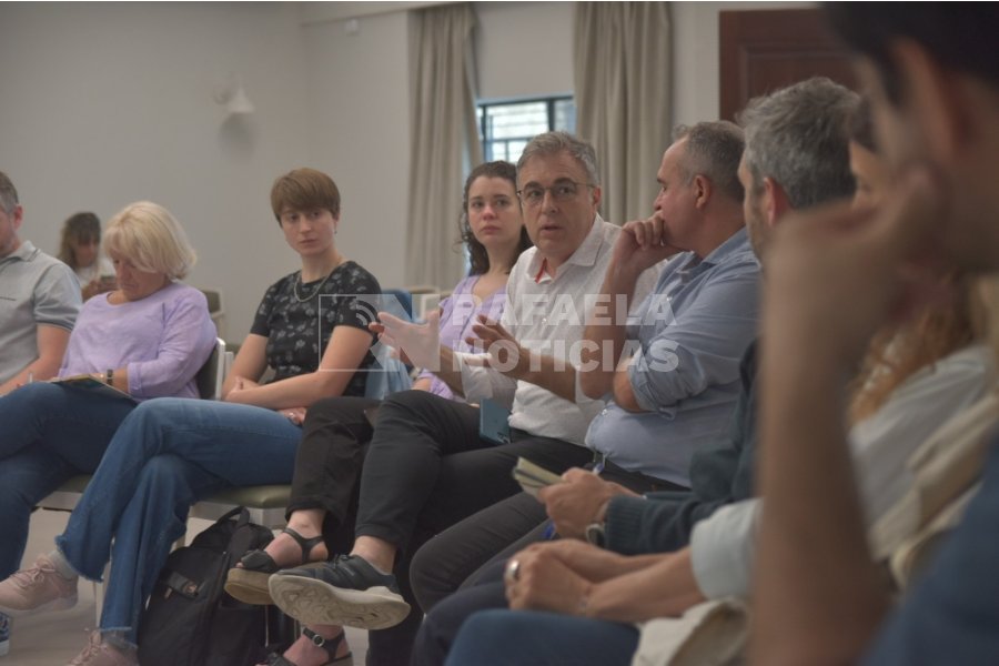 El intendente Castellano durante la presentaci&oacute;n de este viernes.
