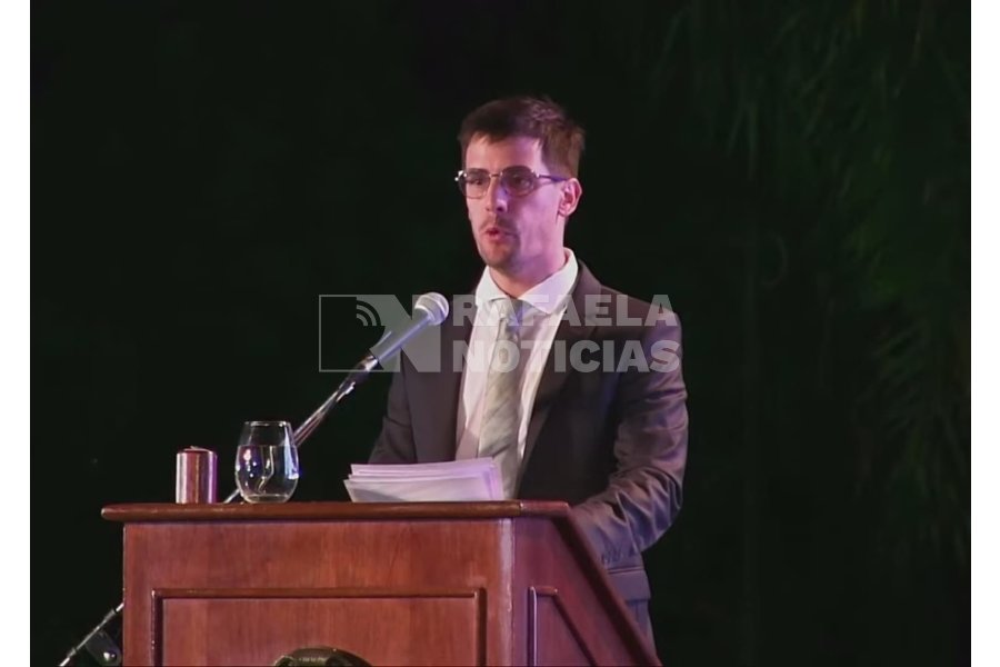 Leonardo Viotti durante su primer discurso como intendente.