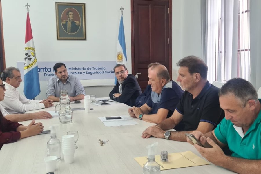 Dar&iacute;o Cocco junto a los secretarios generales de STM y ASOEMR y