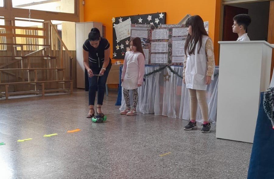 Alumnos y docentes realizaron demostraciones de programaci&oacute;n.