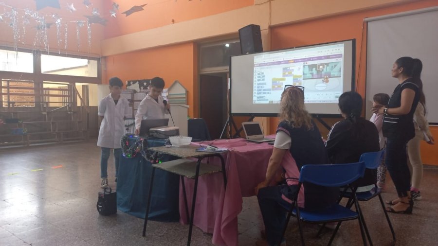 Alumnos expusieron los proyectos trabajados en el aula.