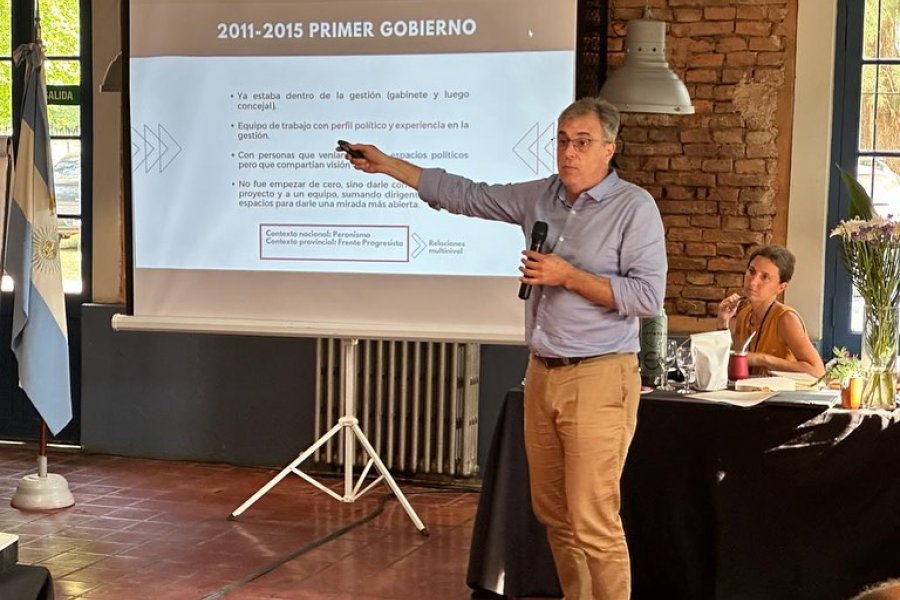 Castellano exponiendo ante intendentes de difrentes puntos del pa&iacute;s.