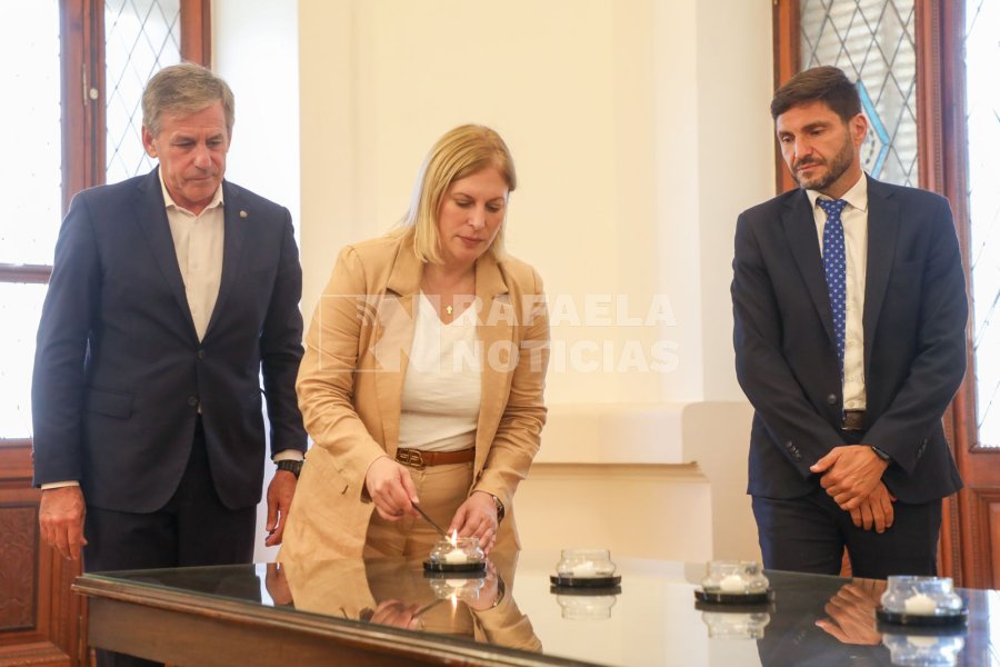 La vicegobernadora Scaglia y el gobernador Pullaro, en el acto de este lunes.