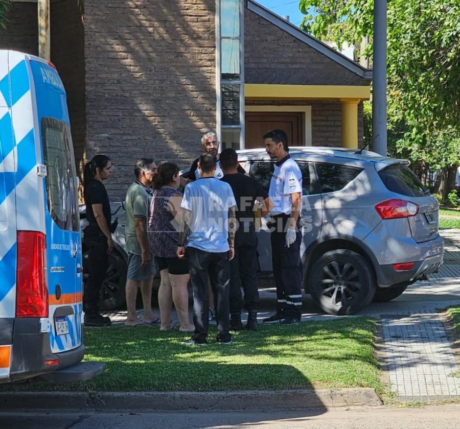 A poco de sucedido el siniestro lleg&oacute; una ambulancia al lugar del hecho.
