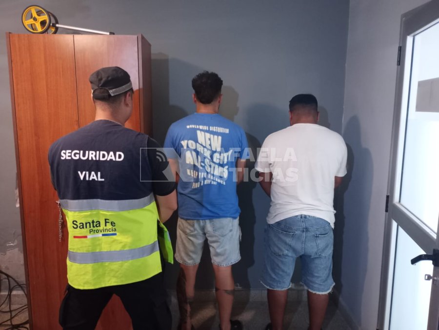 Los ocupantes del veh&iacute;culo fueron trasladados a la comisar&iacute;a y luego liberados.
