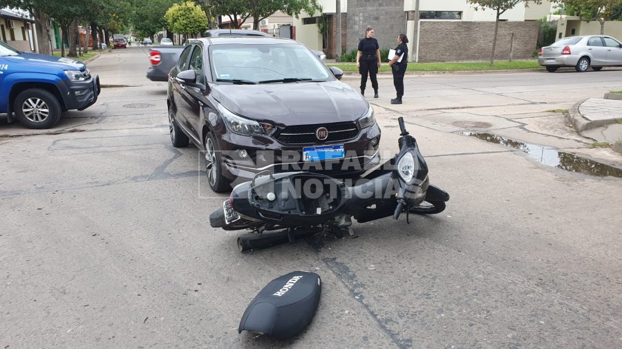 Dos motociclistas terminaron lesionados.