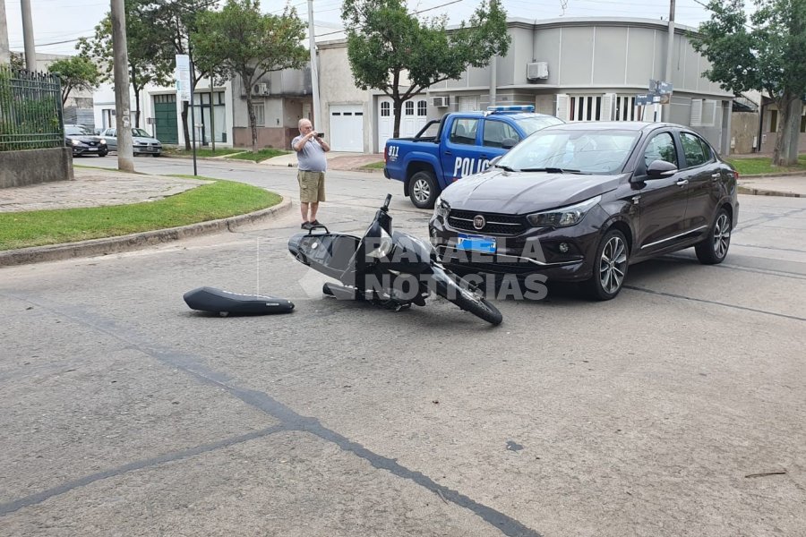 Dos motociclistas terminaron lesionados.