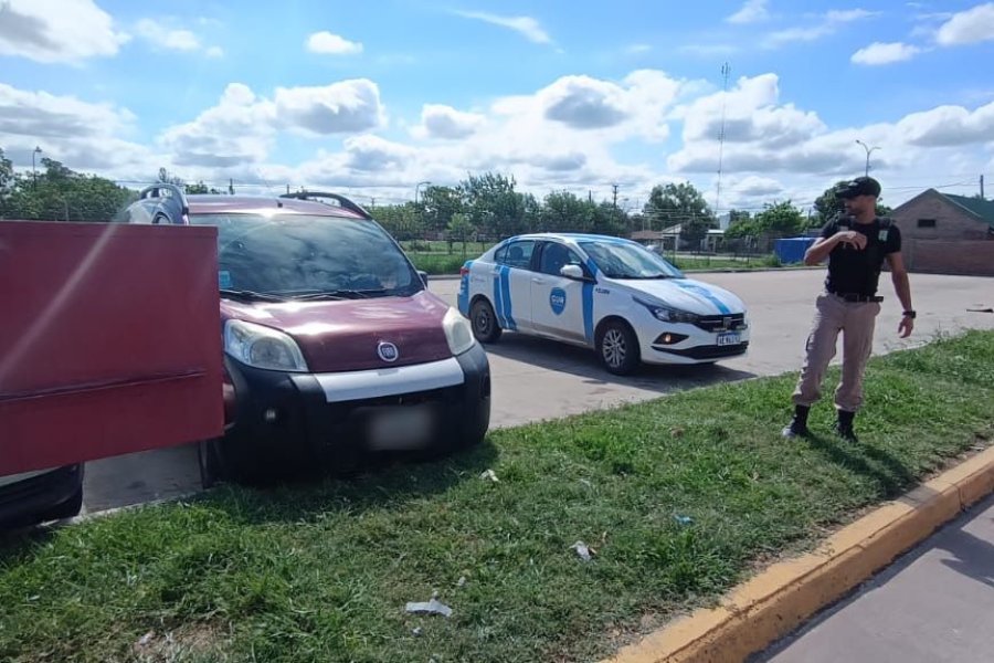 Fiat Cubo robado en la madrugada apareci&oacute; en la Terminal.