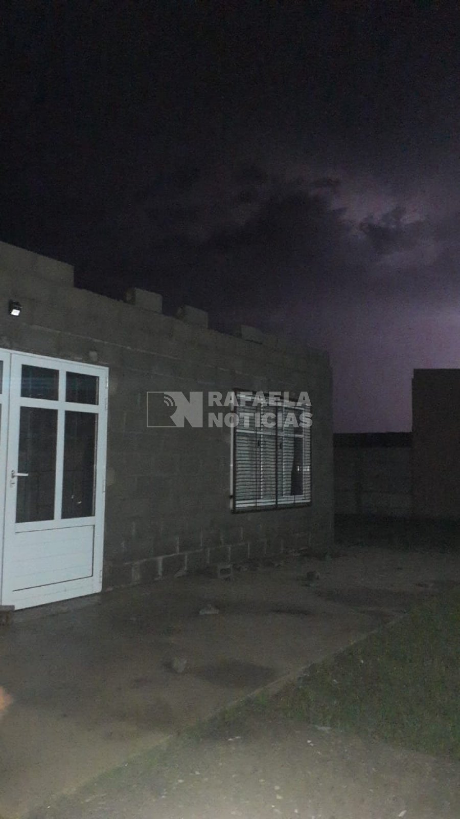 El techo de una vivienda se vol&oacute; en Romitelli y Woodgate