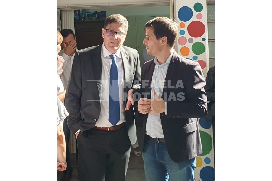 El ministro Goity junto al intendente Viotti, este jueves en Rafaela.