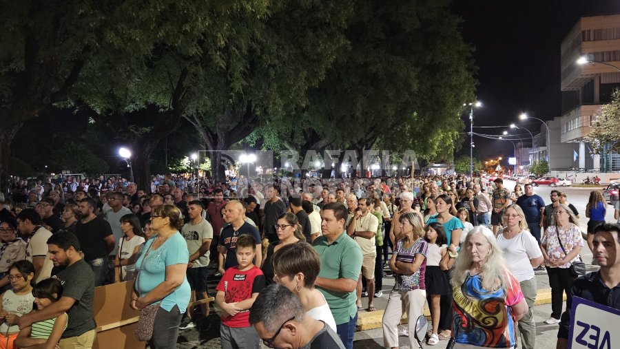 Al menos dos cuadras de peregrinos acompa&ntilde;aron la celebraci&oacute;n.