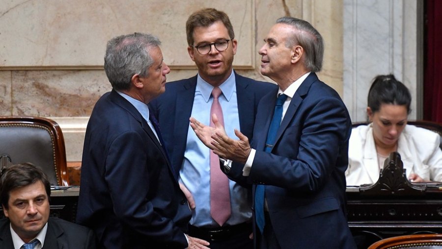 Pichetto y Massot son otros de los legisladores que promueven cambios en el impuesto a las Ganancias.