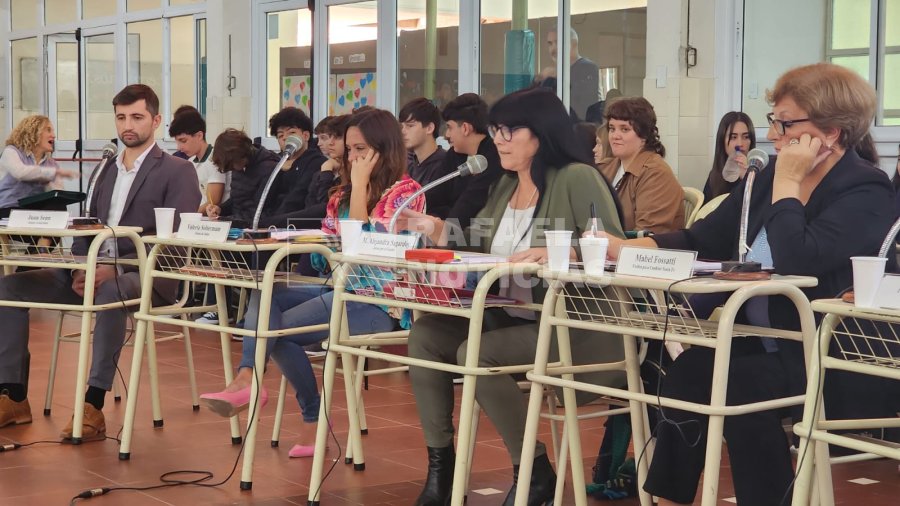 Sagardoy: "nunca tuvieron autocr&iacute;tica", dispar&oacute;, refiri&eacute;ndose a los concejales opositores.