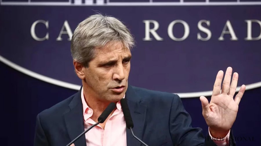 El ministro Caputo ratific&oacute; el compromiso fiscal ante cada rev&eacute;s del gobierno en el Congreso