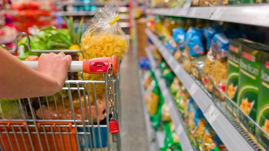 Las principales cadenas de supermercados y mayoristas comenzaron a recibir las nuevas listas de precios
